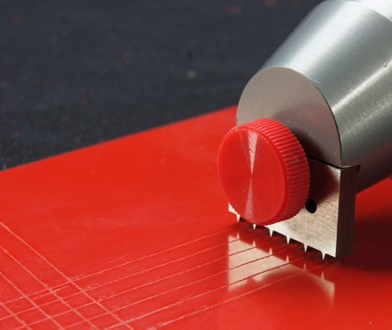 TQC漆膜附著力儀實操圖